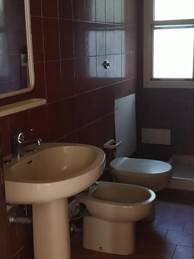 a 10 chilometri da Villasimius e 2 dalla spiaggia di Solanas 0*,  Italia