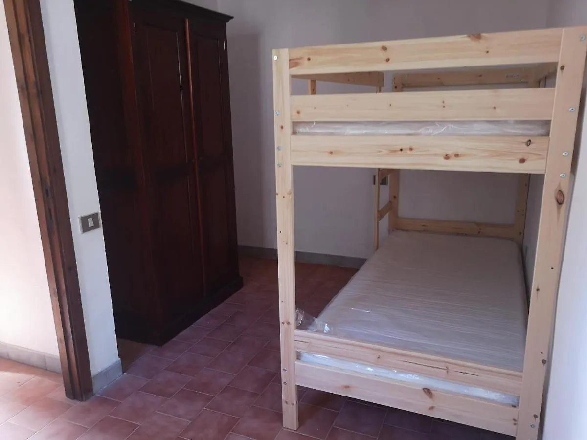a 10 chilometri da Villasimius e 2 dalla spiaggia di Solanas 0*,  Italia