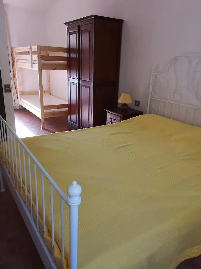 a 10 chilometri da Villasimius e 2 dalla spiaggia di Solanas Casa vacanze