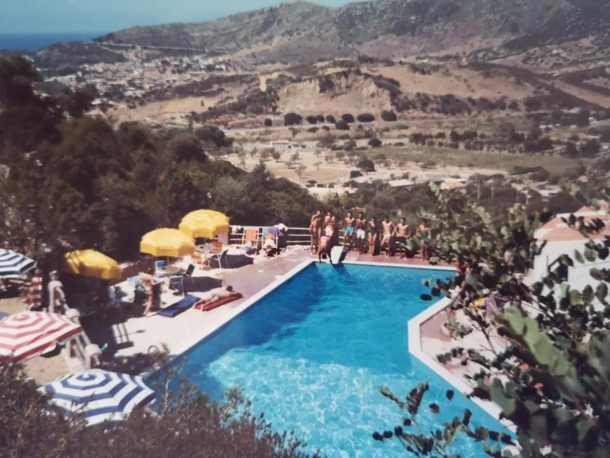 a 10 chilometri da Villasimius e 2 dalla spiaggia di Solanas