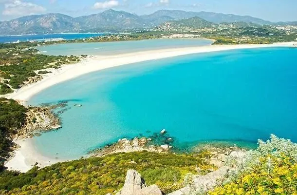 a 10 chilometri da Villasimius e 2 dalla spiaggia di Solanas Casa vacanze