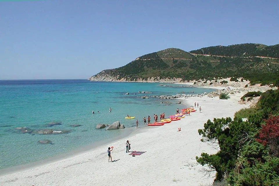 a 10 chilometri da Villasimius e 2 dalla spiaggia di Solanas Italia